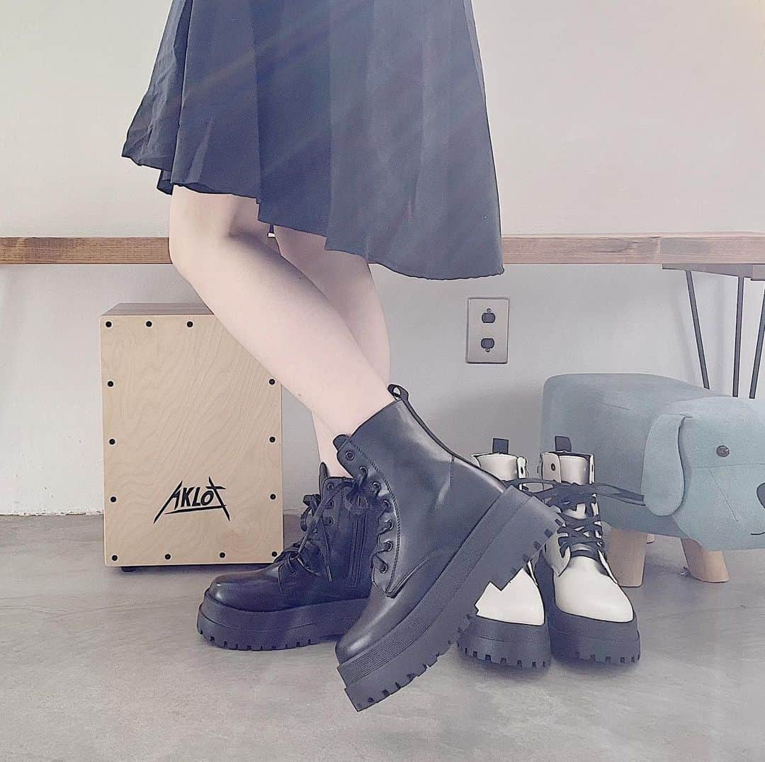 ゆっきのインスタグラム：「🥾🖤」