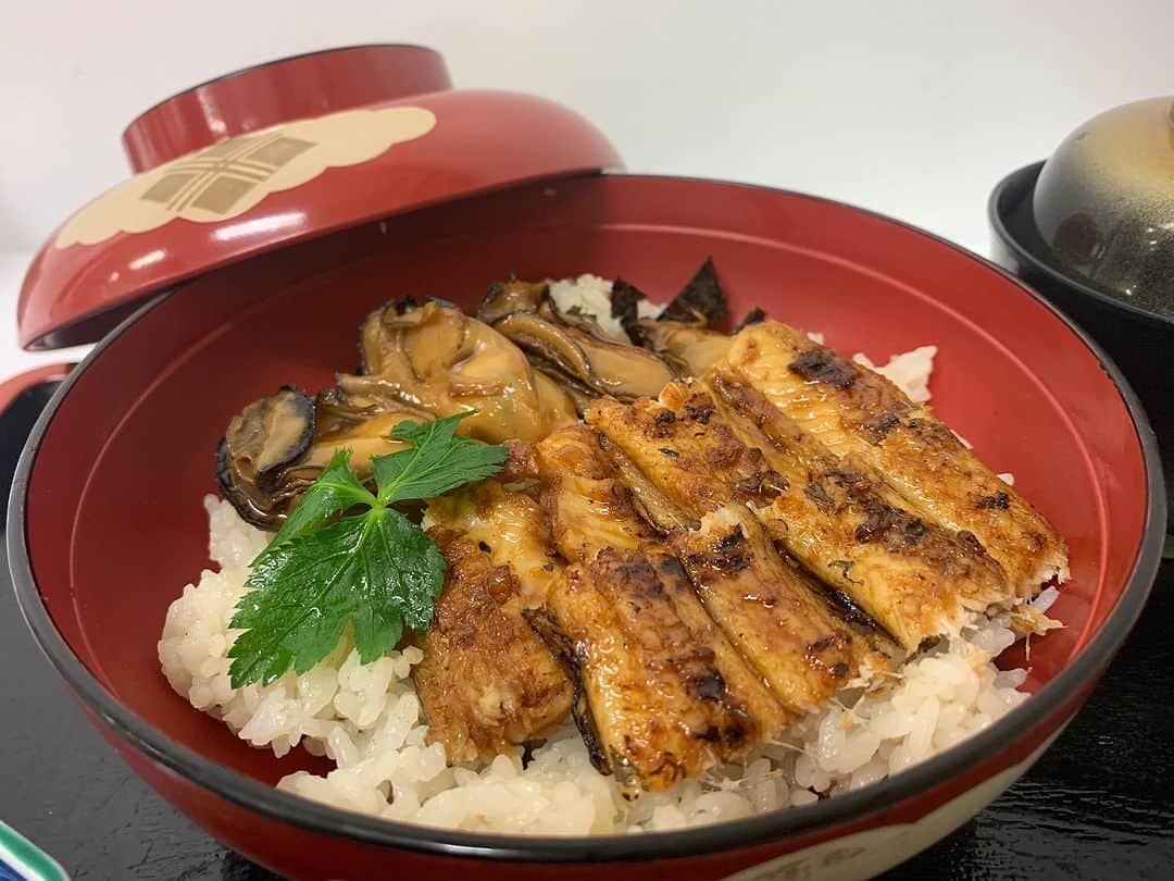 櫻井トオルのインスタグラム：「穴子かき丼をもう一度食べたい…。 百貨店の催しって最高だわ。」