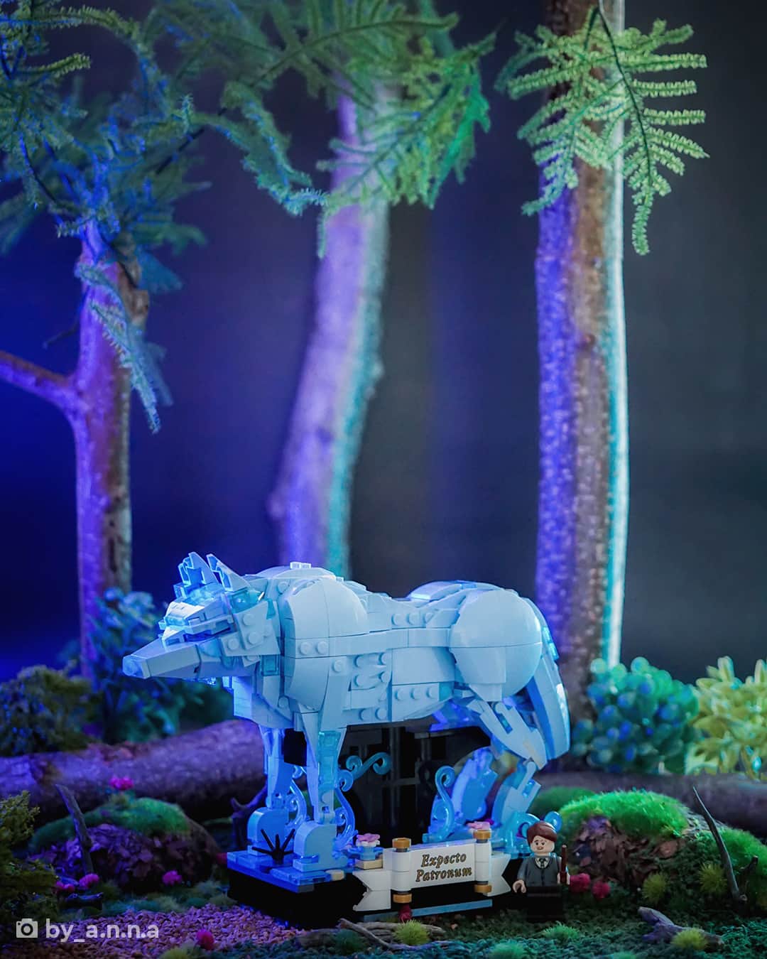 LEGOさんのインスタグラム写真 - (LEGOInstagram)「The perfect sight at the perfect time! Patronuses in the wild, photographed by fans 😍  📸 @by_a.n.n.a and @chrisrosephoto from @stuckinplastic」10月10日 23時01分 - lego