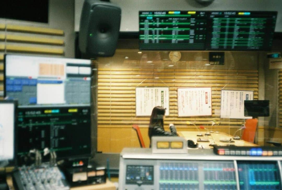 工藤遥のインスタグラム：「. 週末には、「 #あの夜であえたら 」開幕です🦐📻 今の気持ちも、アレもコレもぜんぶ持って国際フォーラムに立ちます。ひぇ〜〜〜〜〜〜がんばろ〜❕ #har____camera」