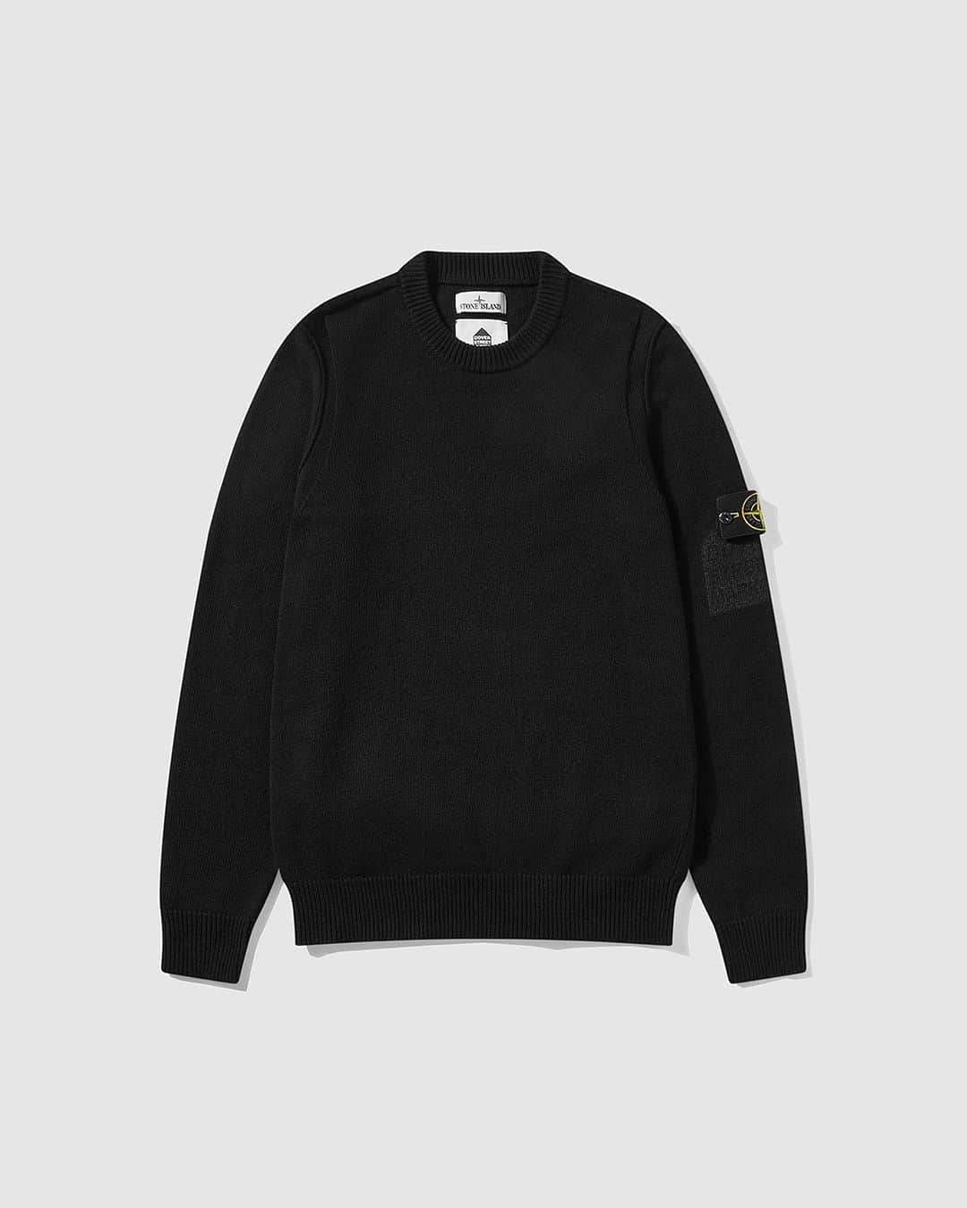 DOVER STREET MARKET GINZAさんのインスタグラム写真 - (DOVER STREET MARKET GINZAInstagram)「STONE ISLAND | DOVER STREET MARKET⁠ ⁠ The special capsule is all black and features a serigraphic Dover Street Market print offset under the iconic Stone Island badge.⁠ ⁠ The 20 piece collection features - amongst others - coats made in Garment Dyed David-TC, the iconic fabric, born from the Stone Island research, and monochromatic Ghost pieces.⁠ ⁠ Available at Dover Street Market London on 12 October 2023, housed within a special in-store installation, featuring an army of statues in deep black - a colour so black that it absorbs over 99% of light. ⁠ ⁠ Available at Dover Street Market Ginza on 14 October 2023. An installation of archival Pure Metal Shell jackets will be housed in the store’s iconic Elephant Space. ⁠ ⁠ Visit the Dover Street Market website to enter the raffle. ⁠ @stoneisland_official⁠ @doverstreetmarketlondon⁠ @doverstreetmarketginza」10月10日 23時03分 - doverstreetmarketginza