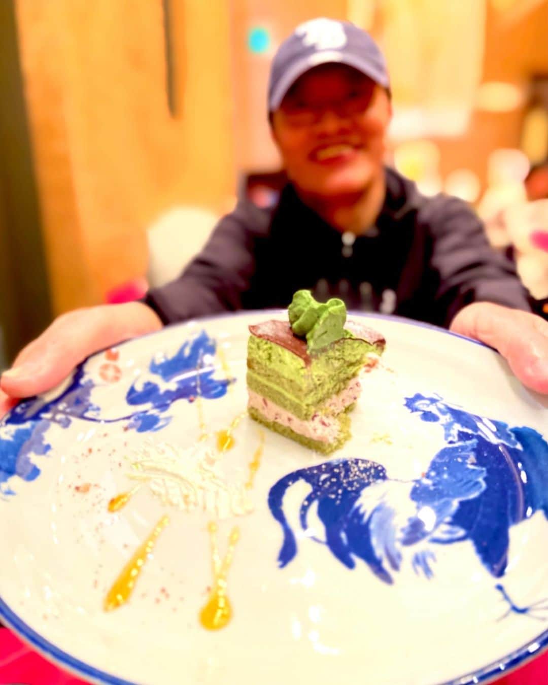 遠藤憲一のインスタグラム：「写真を撮ろうと思い弾んでたのに、 そのことを忘れてかなり食べ進んでしまった」
