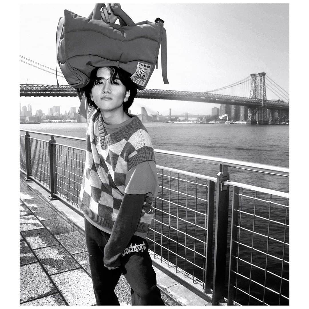 更井真理のインスタグラム：「I shot Rihito Itagaki @itagakirihito_official for NYLON x COACH 💙⚡️It was HOT day shoot in NY with HOT guy🔥Thanks @nylonjapan @coach @coachtopia @coach_japan and Thanks Team @aki.maesato @shinarima @ayaka_nihei @junko901nyc @i.a_n_ @johnvetromile  #rihitoitagaki #板垣李光人 #NYLON #nylonjapanspecialedition #COACH #coachtopia #OutTake」