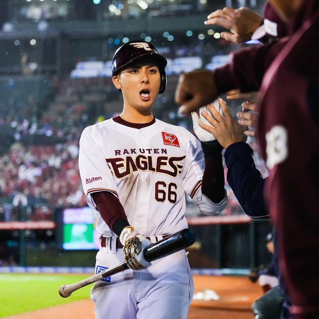 東北楽天ゴールデンイーグルスさんのインスタグラム写真 - (東北楽天ゴールデンイーグルスInstagram)「⚾️  ⚾️E 0-5 M⚾️  CS進出をかけた大一番は序盤のチャンスを活かした相手に軍配。 先発の則本選手は6回3安打2失点5奪三振の力投‼️ 7回のピンチで登板した藤井選手は後続を絶った👍🏼 9回は松井裕樹選手が三者凡退に💯 打線は散発6安打無得点に抑えられ悔しい結果に。  #鷲が掴む #rakuteneagles #則本昂大 #辰己涼介  #村林一輝  #藤井聖 #阿部寿樹 #小郷裕哉  #松井裕樹」10月10日 23時21分 - rakuten_eagles