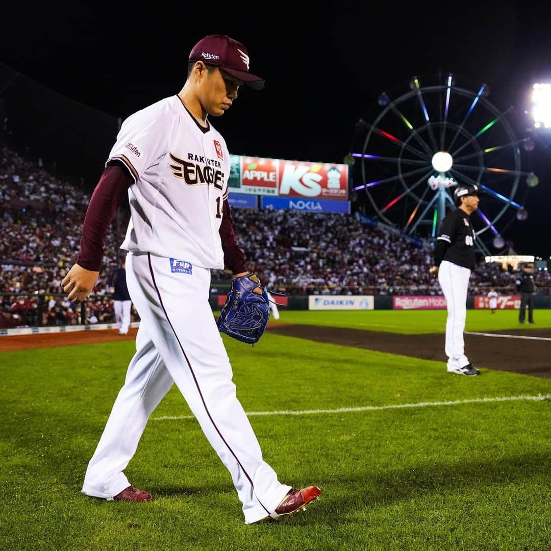 東北楽天ゴールデンイーグルスさんのインスタグラム写真 - (東北楽天ゴールデンイーグルスInstagram)「⚾️  ⚾️E 0-5 M⚾️  CS進出をかけた大一番は序盤のチャンスを活かした相手に軍配。 先発の則本選手は6回3安打2失点5奪三振の力投‼️ 7回のピンチで登板した藤井選手は後続を絶った👍🏼 9回は松井裕樹選手が三者凡退に💯 打線は散発6安打無得点に抑えられ悔しい結果に。  #鷲が掴む #rakuteneagles #則本昂大 #辰己涼介  #村林一輝  #藤井聖 #阿部寿樹 #小郷裕哉  #松井裕樹」10月10日 23時21分 - rakuten_eagles