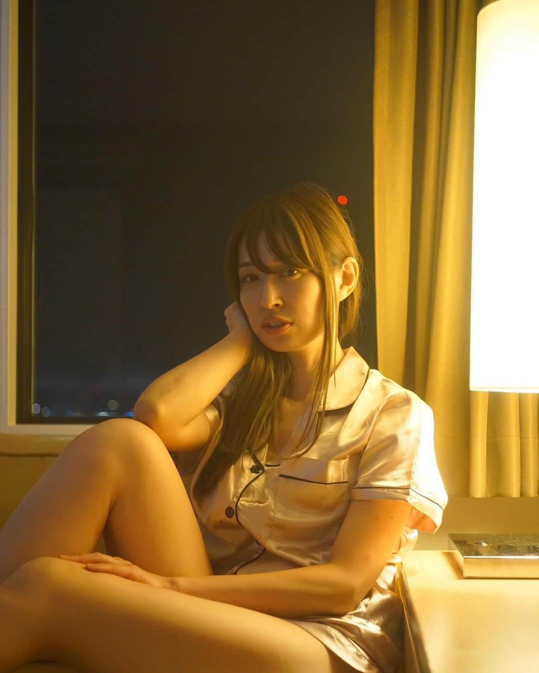 のインスタグラム：「𝔾𝕠𝕠𝕕 ℕ𝕚𝕘𝕙𝕥‎🌙*.｡ ⁡ おやすみ❤️🌃😪 ⁡ ピラティス始めてから体の不調が減った✨️ 寝付きもいい気がする☺️ ⁡ ＊ ⁡ 10/29（日） 撮影会in東京都 詳細出たら告知します✨️ ⁡ #ファインダー越しの世界 #作品撮り #部屋着 #パジャマ #カメラマン募集 #ピラティス #平塚競輪  #競輪 #バンクエンジェル #ラウンドガール #3150fight #3150fightガールズ #貴族セクシー #boxing #ボクシング #格闘技 #abema #japan #japanese #桐谷流華  #撮影  #撮影会  #モデル  #グラビア  #pechemagazine  #pechemodel #tiktok  #model #ビジョビ  #美容好きな人と繋がりたい」