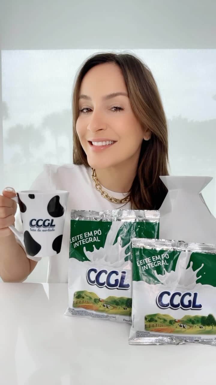 Claudia Leitteのインスタグラム：「No meu café da manhã não pode faltar o leite de verdade, disso eu e a @ccgloficial entendemos. Adicione a nutrição e o sabor do leite de verdade na sua rotina com @ccgloficial🥛🤍!」