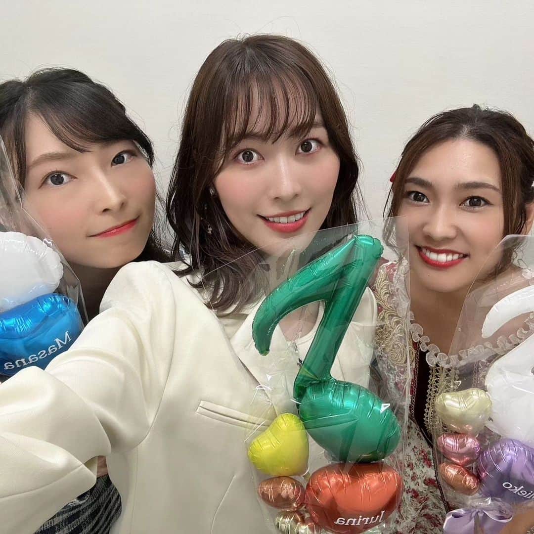 佐藤実絵子さんのインスタグラム写真 - (佐藤実絵子Instagram)「真那主催のアイドルフェスMIF2023！！  ありがとうございました♥ 実に楽しく懐かしい一日だった。私普段エゴサしないんだけど、楽しかったのとあまりに凄いことが起こってしまったので！エゴサしたらさぁ、まさなと珠理奈のファンの皆さんだから私のこと姉さん呼びなのよね。そんなところにたまらなく懐かしさを感じました。  珠理奈は本当に素直で優しくて真面目でストイックでびっくりするくらい変わらない。  真那は、もーーーどこまでも真那で、珠理奈と二人でぶーぶー言ってたのだけど（笑）本番で私は成長を感じてびっくりしたよ😁笑  どーしたって、先に進んでいて、関係者の皆さまは優しさで変わらないねぇと言ってくださるけどそんな事は無くて、確実に変わっているわけで笑  でもだからこそたまにはこんな懐かしいのも良いよねって、そんな風に感じるのもまた時の流れだと感じた一日でした🥰  来てくださった皆さま本当にありがとうございました♥」10月10日 23時31分 - mieppp624