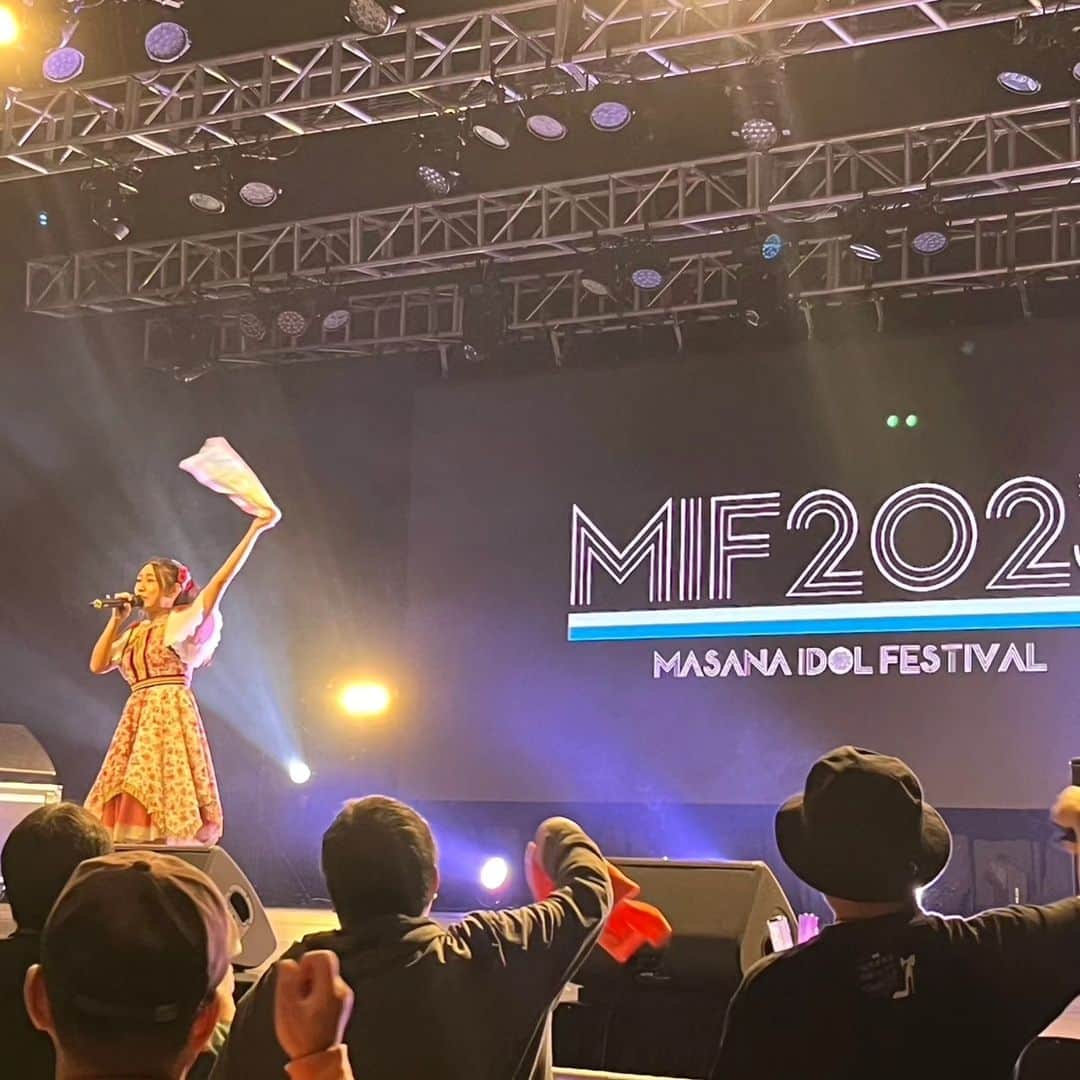 佐藤実絵子さんのインスタグラム写真 - (佐藤実絵子Instagram)「真那主催のアイドルフェスMIF2023！！  ありがとうございました♥ 実に楽しく懐かしい一日だった。私普段エゴサしないんだけど、楽しかったのとあまりに凄いことが起こってしまったので！エゴサしたらさぁ、まさなと珠理奈のファンの皆さんだから私のこと姉さん呼びなのよね。そんなところにたまらなく懐かしさを感じました。  珠理奈は本当に素直で優しくて真面目でストイックでびっくりするくらい変わらない。  真那は、もーーーどこまでも真那で、珠理奈と二人でぶーぶー言ってたのだけど（笑）本番で私は成長を感じてびっくりしたよ😁笑  どーしたって、先に進んでいて、関係者の皆さまは優しさで変わらないねぇと言ってくださるけどそんな事は無くて、確実に変わっているわけで笑  でもだからこそたまにはこんな懐かしいのも良いよねって、そんな風に感じるのもまた時の流れだと感じた一日でした🥰  来てくださった皆さま本当にありがとうございました♥」10月10日 23時31分 - mieppp624