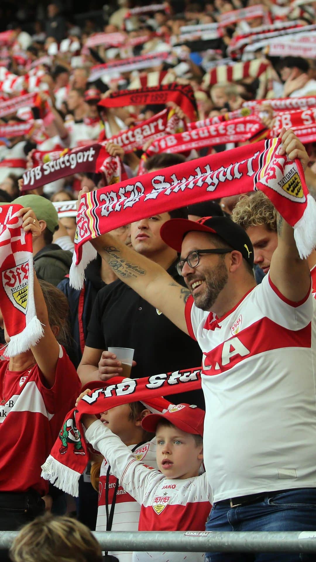 VfBシュトゥットガルトのインスタグラム：「Gänsehaut to go 🥹🤍❤️  #VfB #VfBWOB #vfbstuttgart #vfbstuttgart1893 #auscannstatt #furchtlosundtreu #VfBInsta」