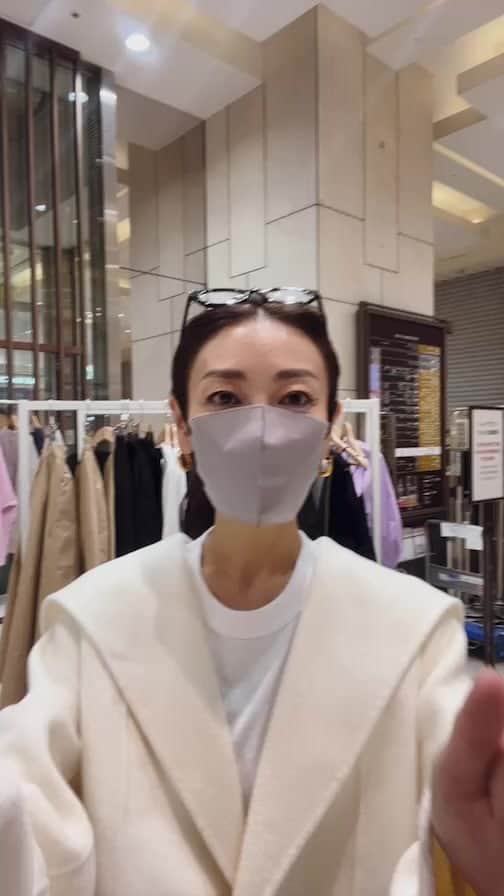 金子麻貴のインスタグラム：「名古屋POPUP設営後のライブでした。  バタバタで急ぎのご紹介でごめんなさい💦汗だくで色々お恥ずかしいですが残しますね🤣🙏  明日から皆さまにお会いできること楽しみにしてます✨  #名古屋タカシマヤPOPUP #regleam」
