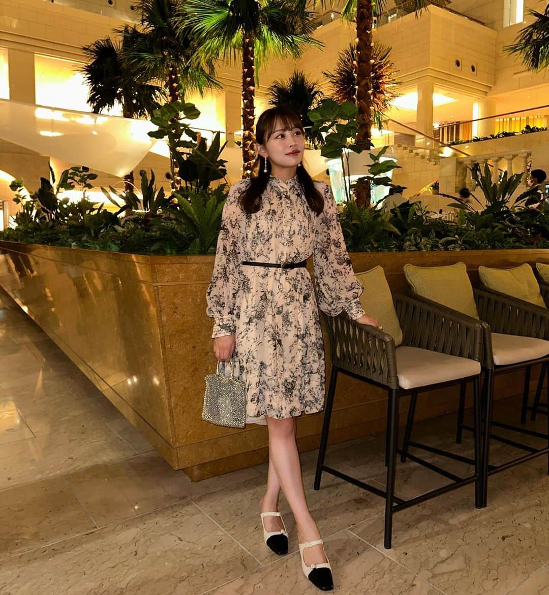 高木由梨奈のインスタグラム：「家族ご飯でおめかし♡ このワンピース、ロングブーツ合わせてもかわいいの🥺❣️  #骨格ストレート #骨スト #今日のコーデ #ootd」