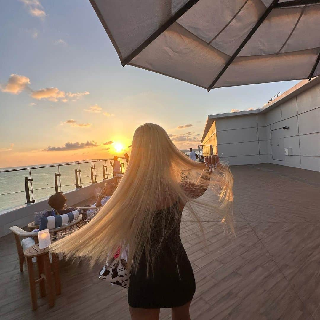 SUSHIBABYさんのインスタグラム写真 - (SUSHIBABYInstagram)「らぶちゃんず🍒🩵  @hiltonmiyakoisland  #sunset#hiltonhotel」10月10日 23時39分 - ___rkc.jp