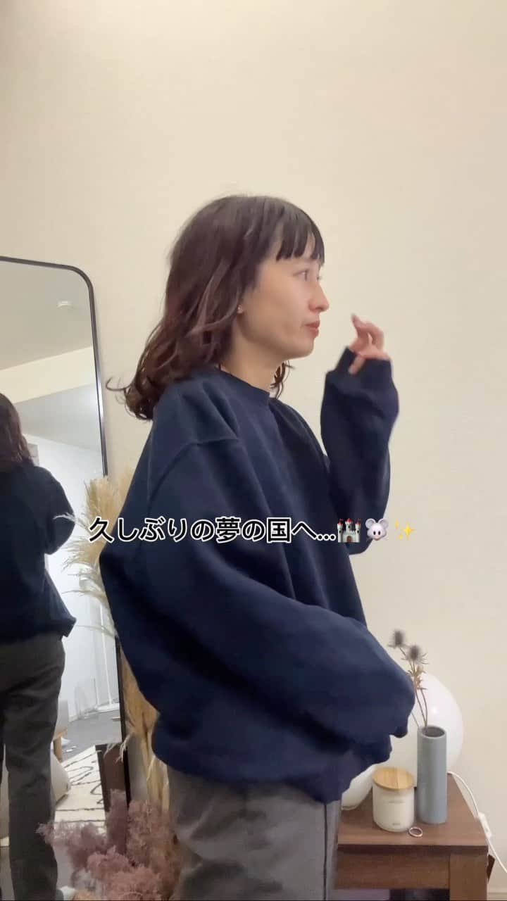 のインスタグラム：「大好きなアイテム全部コーデ  で  ディズニーランドに行く🐭🏰✨🪄  寒さがきになりますが、暑がりのわたしは まだまだいけそうー  #kastane #kastane_ootd #kastane仙台 #ジャケットコーデ #ジャケット #kastane_jacket  #骨格ウェーブ #骨格ウェーブコーデ #イエベ #イエベ秋 #低身長 #低身長コーデ #グレー #グレーコーデ」