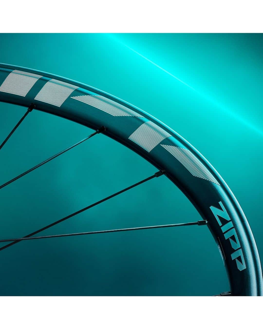 Zipp Speed Weaponryさんのインスタグラム写真 - (Zipp Speed WeaponryInstagram)「PSI is important, so the all-new Zipp 1ZERO HiTOP SW comes equipped with TyreWiz 2.0, allowing you to dial in the perfect tire pressure for your ride. TyreWiz 2.0 can be paired with the AXS App or your cycling computer, giving you precise tire pressure readings in real-time.  Learn how the dialing in the right pressure is making XC faster and buy now at the LINK IN BIO. 📸 @calebkerr」10月11日 0時00分 - zippspeed