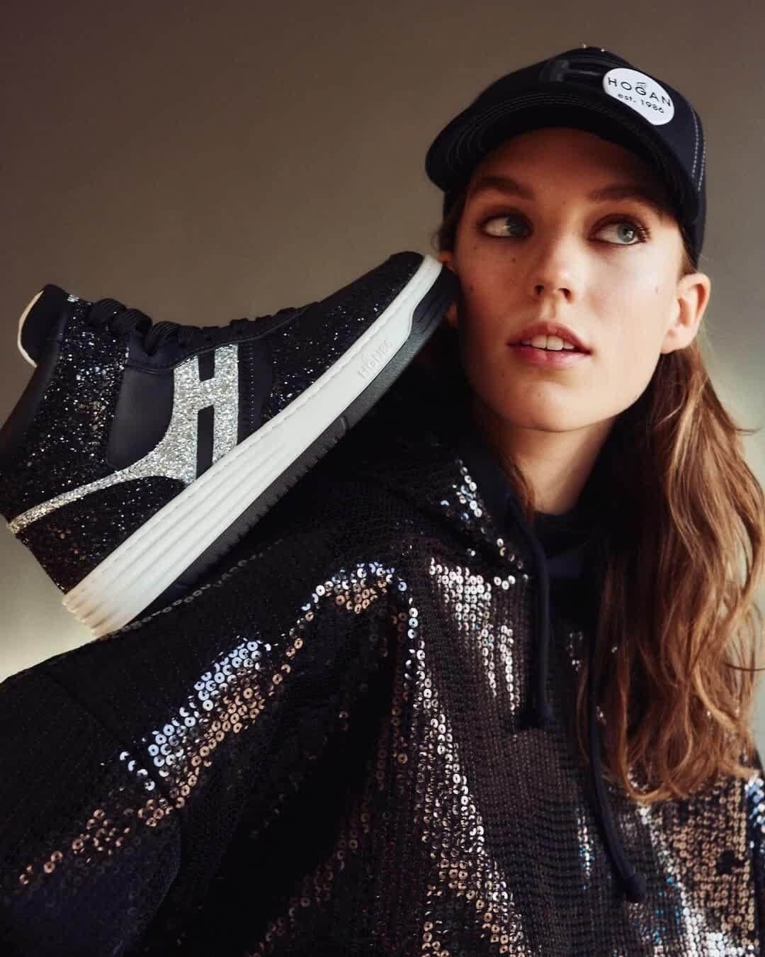 のインスタグラム：「Heritage and history continued #HOGAN My Generation H #AW2324 Advertising Campaign⁣ ⁣ Models @gwenwrs @sculymejia⁣ Photographer #matteomontanari⁣ Creative Direction @thestylecouncilparis⁣ Stylist @verodidry⁣ Hair @marcobracahair⁣ Makeup @_miss_giulia__⁣ ⁣ #GENH #MYGENH⁣ ⁣ Discover more - link in bio」