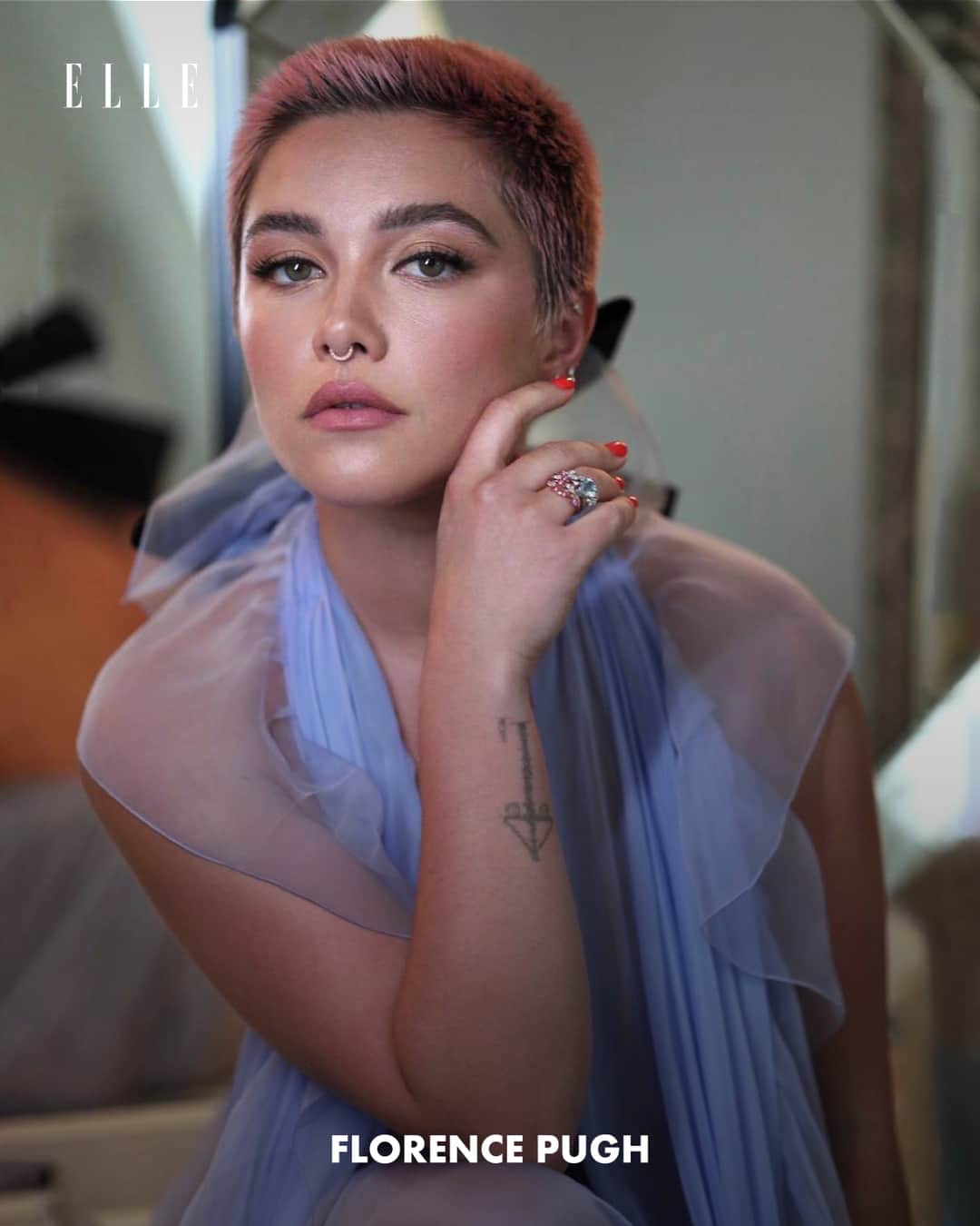 ELLE Brasilさんのインスタグラム写真 - (ELLE BrasilInstagram)「Com o verão chegando, o corte pixie vira uma alternativa cada vez mais intrigante. Se você está pensando em cortar o cabelo curtinho, celebridades como #ZoëKravitz, #IndyaMoore, #FlorencePugh e #EmmaCorrin podem te dar aquele empurrãozinho. Na galeria, tem ainda mais opções – e para todas as texturas de fio.  Vai se jogar? 💇‍♀️」10月11日 0時01分 - ellebrasil