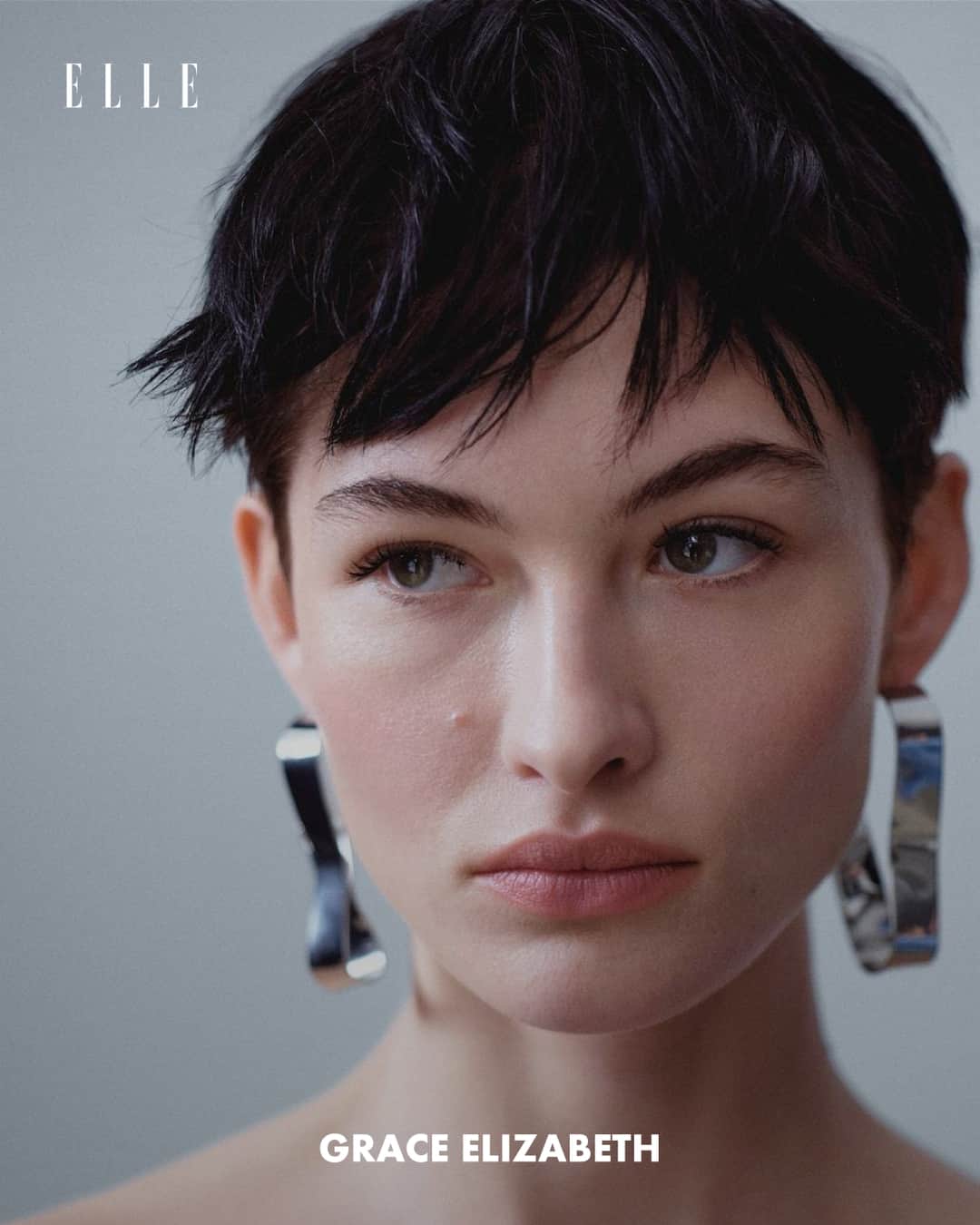 ELLE Brasilさんのインスタグラム写真 - (ELLE BrasilInstagram)「Com o verão chegando, o corte pixie vira uma alternativa cada vez mais intrigante. Se você está pensando em cortar o cabelo curtinho, celebridades como #ZoëKravitz, #IndyaMoore, #FlorencePugh e #EmmaCorrin podem te dar aquele empurrãozinho. Na galeria, tem ainda mais opções – e para todas as texturas de fio.  Vai se jogar? 💇‍♀️」10月11日 0時01分 - ellebrasil