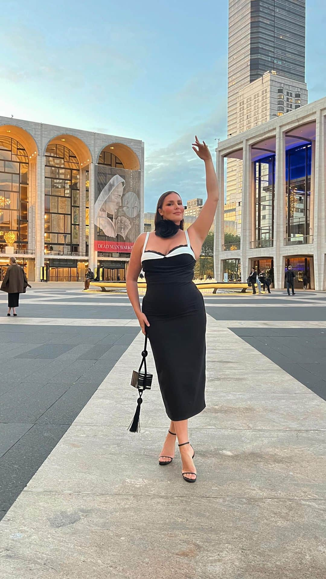 キャンディス・ハフィーンのインスタグラム：「Ready to be Principal. 🩰  Transformation in @reformation at the ballet! #newyorkcityballet x #reformation」