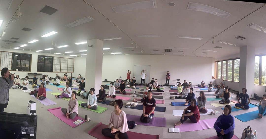 Ken Harakumaのインスタグラム：「ケンハラクマの千葉県成田山書道美術館ヨガイベント❣️ PART2：アシュタンガヨガマイソール、プライマリーレッド、プラナヤマ&瞑想講座、アジャストメント講座、健康ゆるやかヨガ指導者講座と、多彩なプログラムを行いました❣️ ご参加いただいた皆さん、ありがとうございました❤️❤️❤️ @international_yoga_center  @yoricomatu @naritasanmuseumcalligraphy  @akiko_refresh_yoga  @yasukookanishi  @aromature_yoga_pilates  @ake_yoga  #アシュタンガヨガ  #マイソールクラス  #ゆるやかヨガ  #アジャストメントヨガ  #プラナヤマ  #成田山新勝寺  #成田書道美術館  #ケンハラクマ」