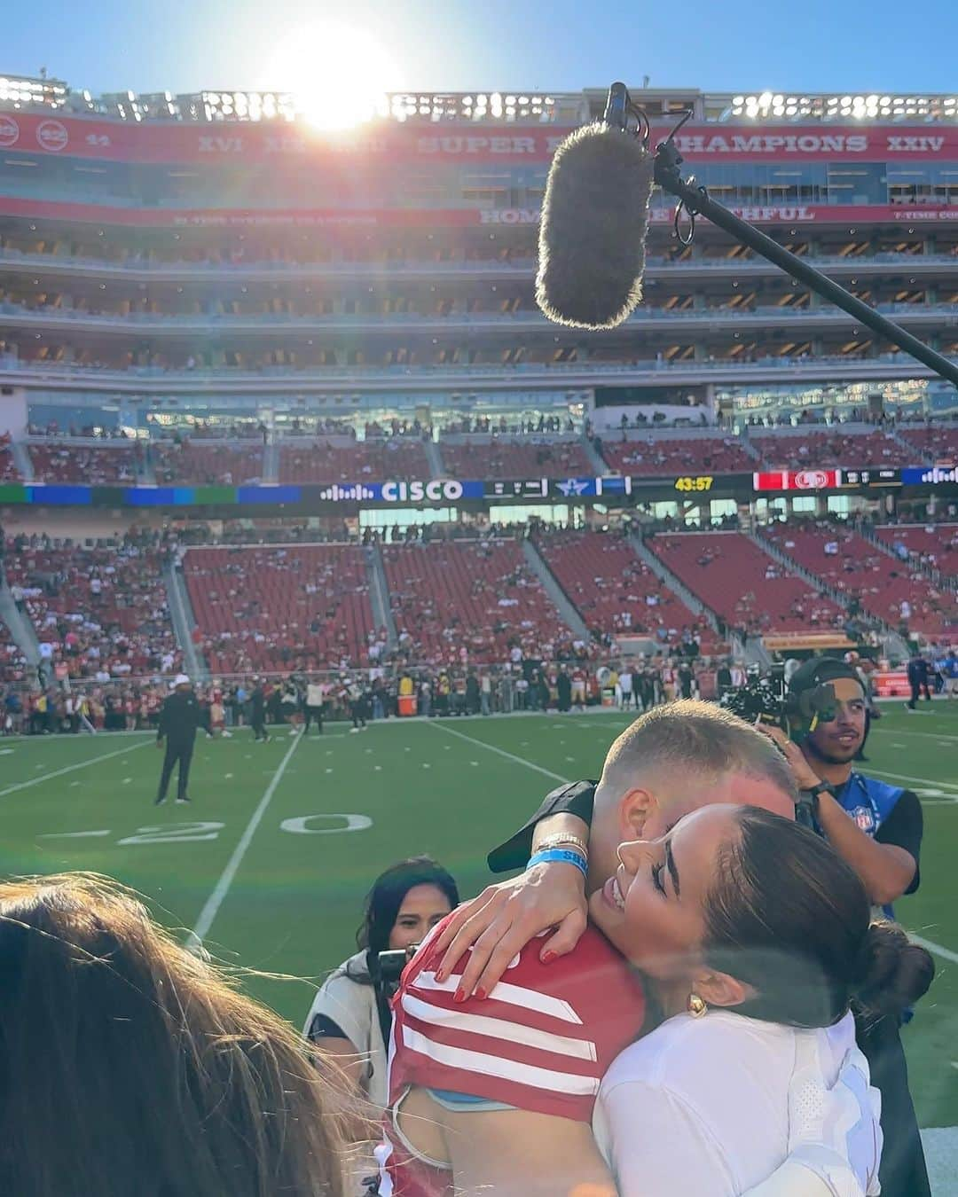 オリビア・カルポさんのインスタグラム写真 - (オリビア・カルポInstagram)「Proud ❤️ @christianmccaffrey @levis @49ers」10月11日 0時16分 - oliviaculpo