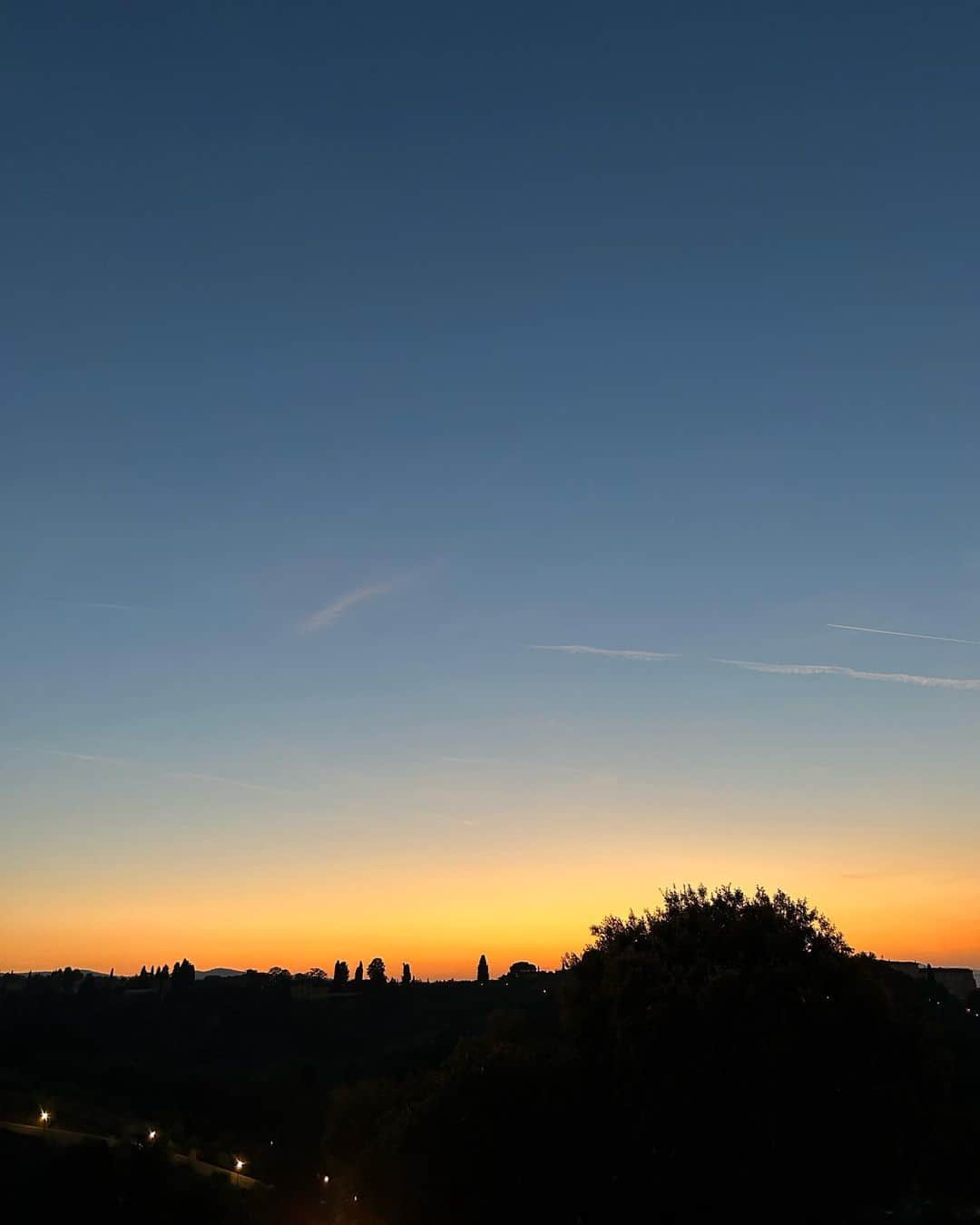 柴田紗希さんのインスタグラム写真 - (柴田紗希Instagram)「フィレンツェの夕焼け。  amazing。  高校3年間同じクラスだったゆかとフィレンツェで会えてうれしい🇮🇹 明日から数日も一緒に旅ができるよありがありが♡」10月11日 0時29分 - shibasaaki