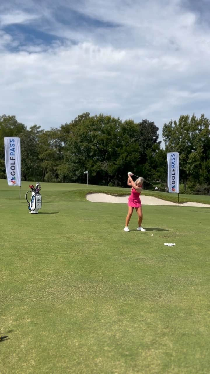 ブレア・オニールのインスタグラム：「@golfpass in action. Gearing ⚙️ up for #2024 ⛳️💥」