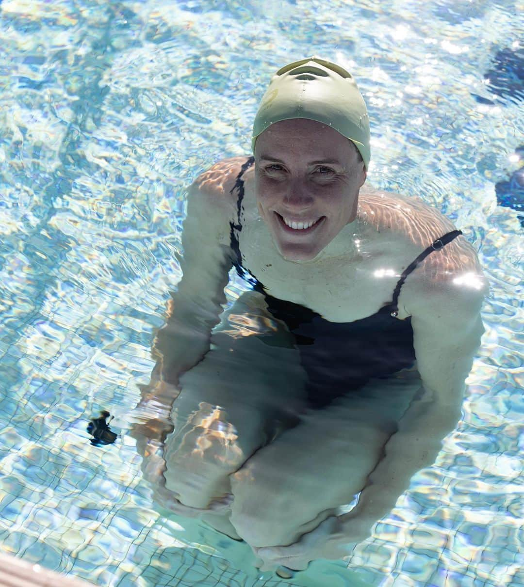 ブロンテ・キャンベルのインスタグラム：「Stoked to be back racing!  Just finished my first World Cup stop in Berlin with two sub 54.00 100m freestyles in a day.  This may not sound that impressive but the last time I raced 100m freestyle long course was over two years ago in Tokyo and I’m happy to start posting some times.   This is the starting point for my journey towards Paris 2024, excited by the opportunities and areas for improvement and grateful to be back behind the blocks.  There is no better feeling than racing.  Now we take on Athens for the next meet ✌️💪」