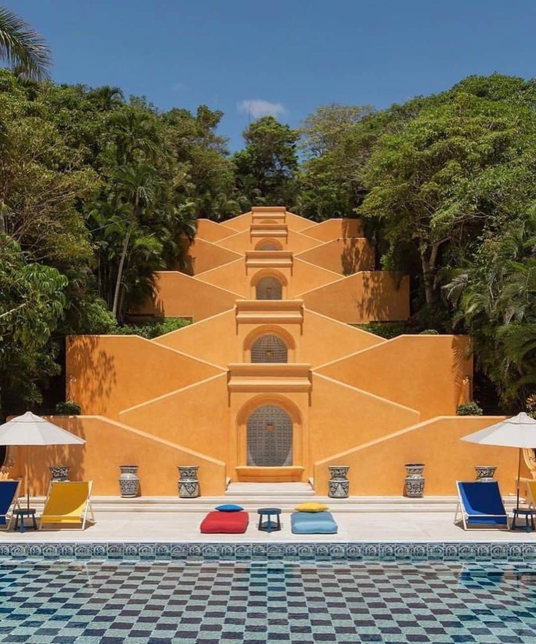 My Interiorさんのインスタグラム写真 - (My InteriorInstagram)「Amazing Cuixmala in Mexico 🇲🇽 camera 📸 @davisgerber」10月11日 0時43分 - myinterior