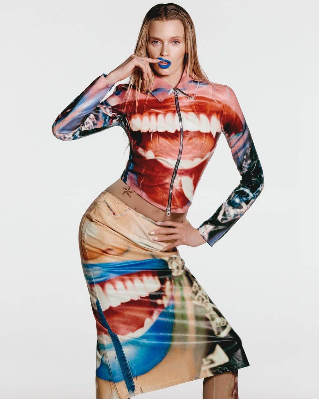ディーゼルのインスタグラム：「@abbeylee wears the #DieselFW23 Runway Collection in an editorial in @thepopmag.    Photographer: @charlottemwales  Styling: @ursinagysi    #ForSuccessfulLiving」