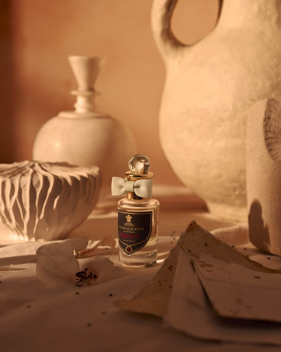 ペンハリガンのインスタグラム：「Penhaligon's has long been seeking the fabled black rose, journeying as far as the Euphrates to smell its sweet perfume.  And now, the might of black rose  has been made miniature in Penhaligon's Halfeti . One can smell rose, spices and oud wherever one chooses to venture.」