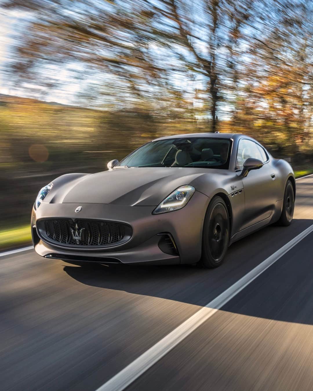 マセラティのインスタグラム：「Charging into fall in all-electric style.⁣ Tell us your favorite fall drive below ⬇️⁣ GranTurismo. The Others Just Travel.⁣ #MaseratiGranTurismo #Maserati」