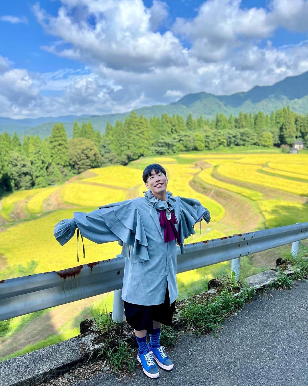 坂口涼太郎さんのインスタグラム写真 - (坂口涼太郎Instagram)「🚨👯‍♂️🚨 ひょっこりはん先輩との邂逅。 一緒にひょっこりさせてくれてありがとう。 香美町ほんまにええとこやった。 #相席食堂  💐 @hyokkorihan  #お涼服 @tenderperson」10月11日 0時57分 - ryotarosakaguchi