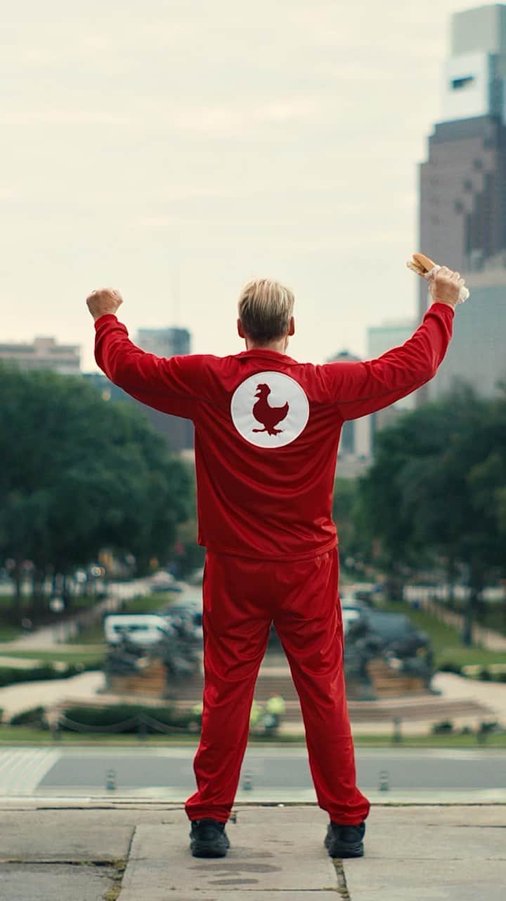 ドルフ・ラングレンのインスタグラム：「🥊 fists up, Philly 🥊」