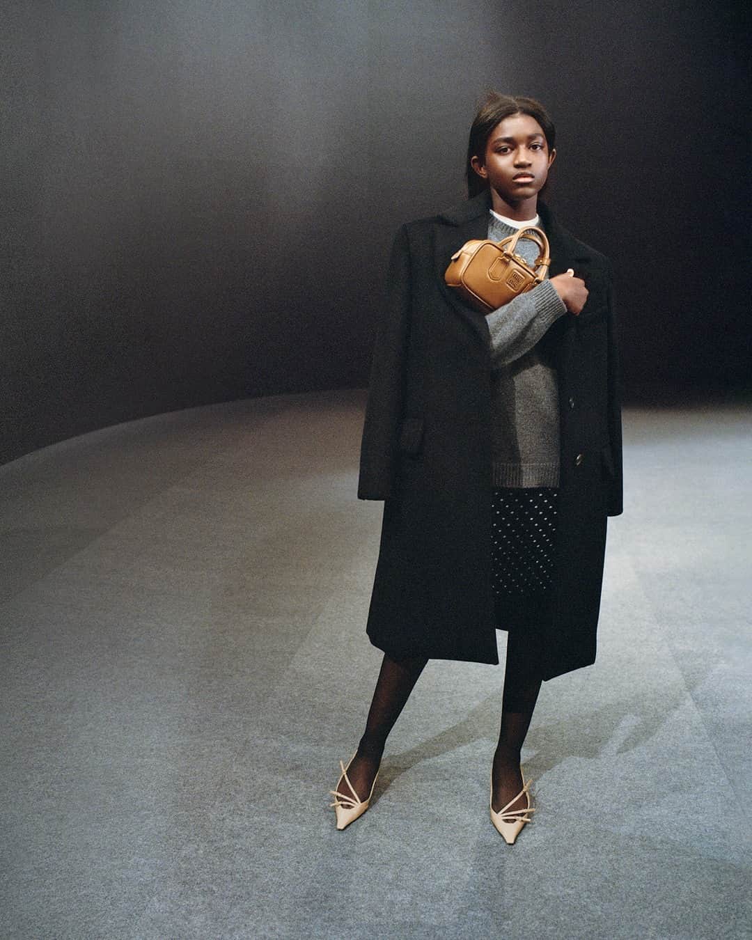 のインスタグラム：「Miu Miu Fall/Winter 2023 features classical garments.  Featuring @ZayaWade. Photographed by @ZoeGhertner. Creative direction by @EdwardQuarmby. Styled by @LottaVolkova.  #MiuMiuLIVE #MiuMiuFW23」
