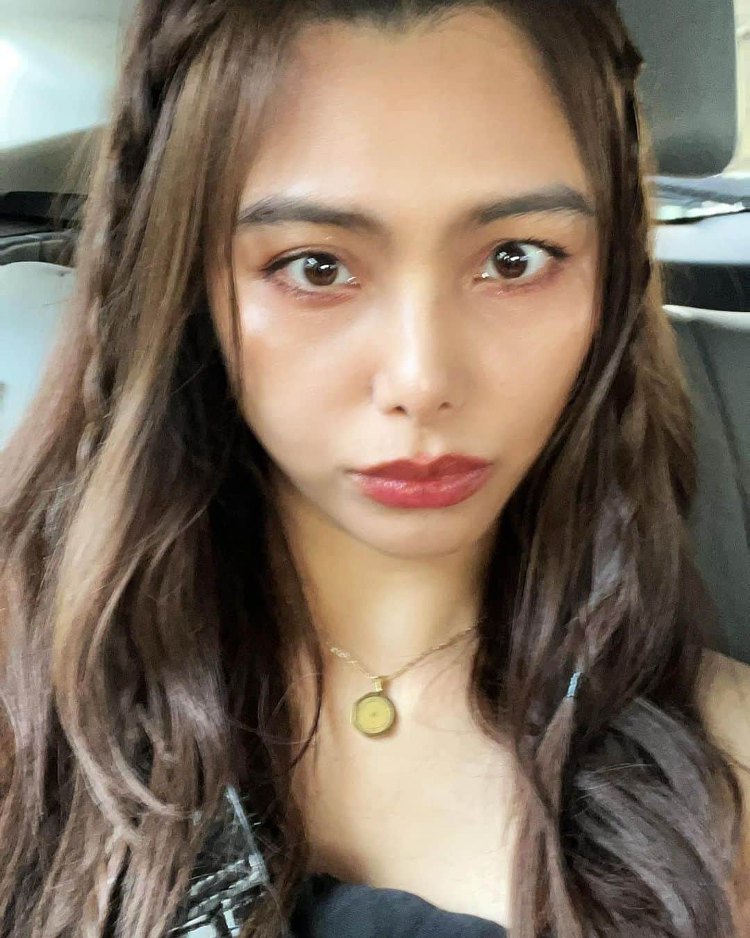 芦住彩來のインスタグラム：「ずっとしたかったヘアアレンジ☺︎  そして、お気に入りのネックレス。 こうた君とお揃いなの✌︎  #へああれんじ　#フリーランスモデル #秋メイク」