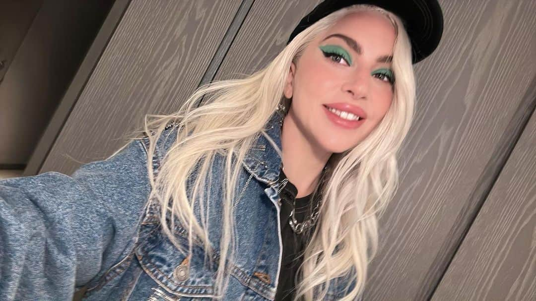 レディー・ガガさんのインスタグラム写真 - (レディー・ガガInstagram)「Happy World Mental Health Day 🩷」10月11日 1時02分 - ladygaga