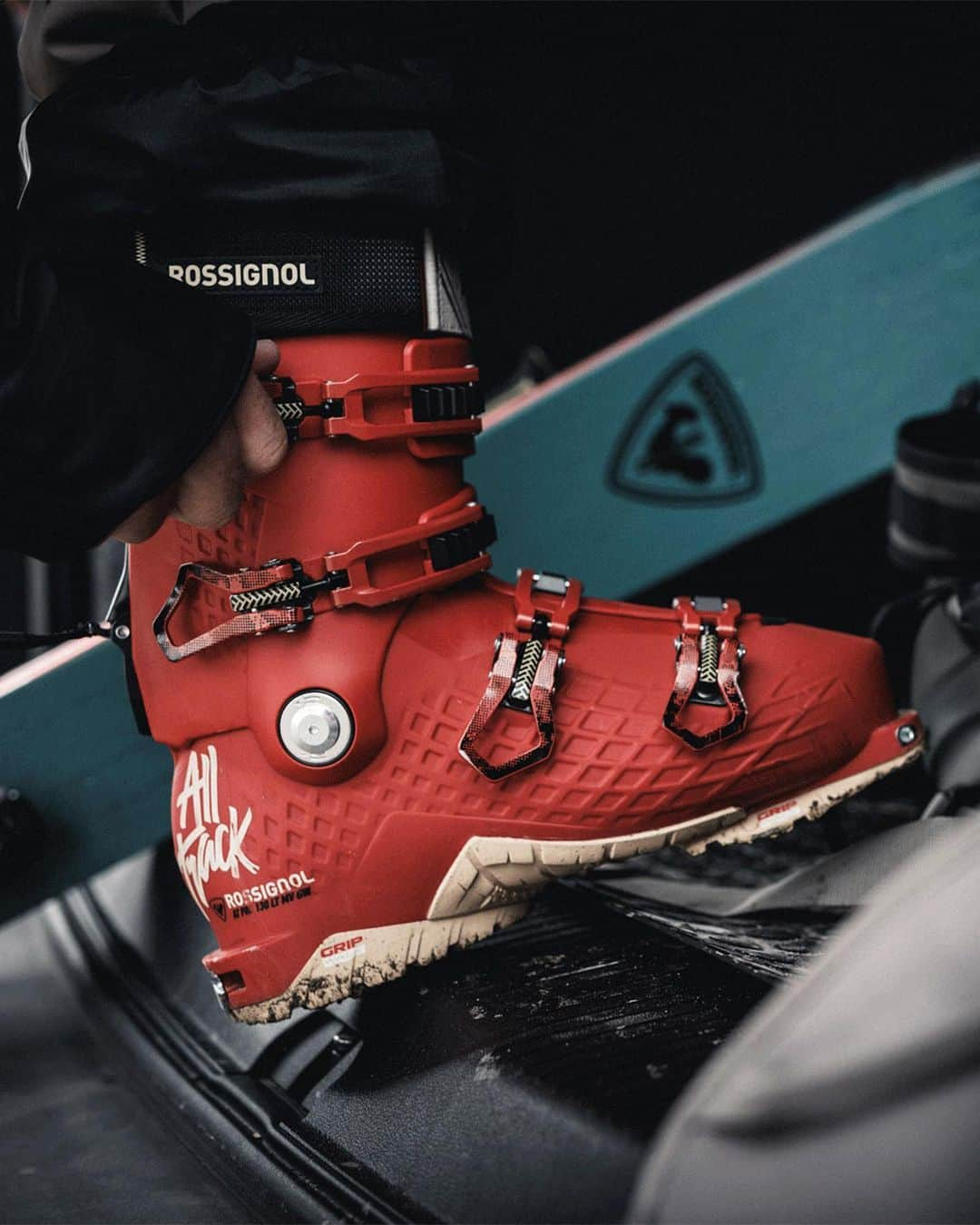 ロシニョールのインスタグラム：「ALLTRACK PRO 130 : expand your range of action with this Gripwalk compatible touring ski boot.   Not a single powder run will stay beyond your reach with the ALLTRACK.   The lower shell is designed to offer a 50° range of movement in walking mode for easier climbing and touring, while providing maximum power on the way down.   Take it a step further, make no compromise.   📸: @maxdraeger_visuals   #freeyourway #anotherbestday」