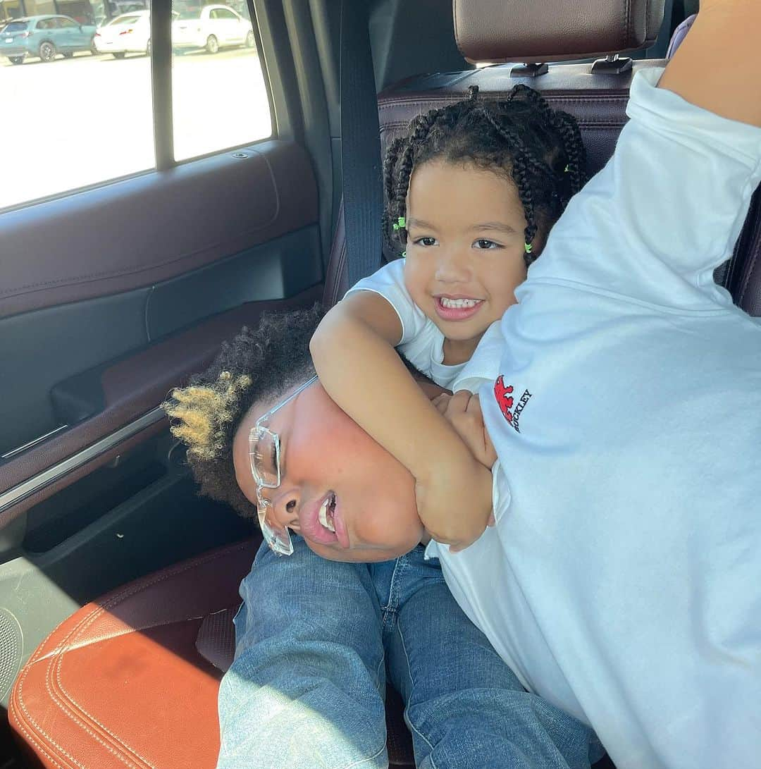 アンバー・ローズさんのインスタグラム写真 - (アンバー・ローズInstagram)「Happy birthday to my beautiful, smart, sweet, funny, charismatic baby boy!!!! He’s 4 years old today! How time flies 😩 We Love you so much Slash! You’ve brought so much joy and happiness into our lives! It’s been so much fun being your Mama. Your snuggles, hugs and kisses brings me so much joy! I Love you kiddo to the moon and back 😍😘🤗」10月11日 7時03分 - amberrose