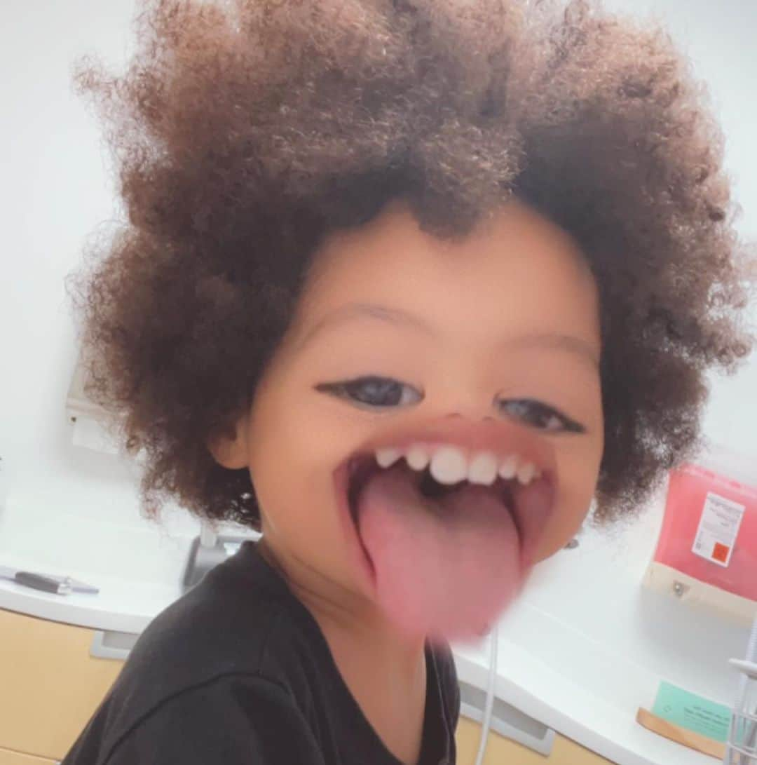 アンバー・ローズさんのインスタグラム写真 - (アンバー・ローズInstagram)「Happy birthday to my beautiful, smart, sweet, funny, charismatic baby boy!!!! He’s 4 years old today! How time flies 😩 We Love you so much Slash! You’ve brought so much joy and happiness into our lives! It’s been so much fun being your Mama. Your snuggles, hugs and kisses brings me so much joy! I Love you kiddo to the moon and back 😍😘🤗」10月11日 7時03分 - amberrose