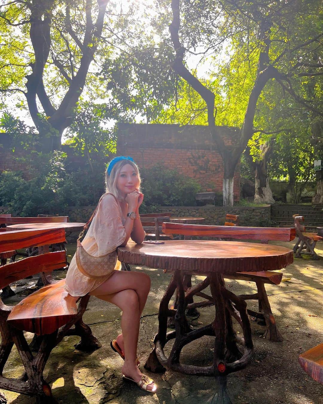 まきたんのインスタグラム：「こちら妖精がいるコーナー🧚‍♀️になります 空気が良き良き😍 #マカオ🇲🇴 #ポルトガルレストラン」