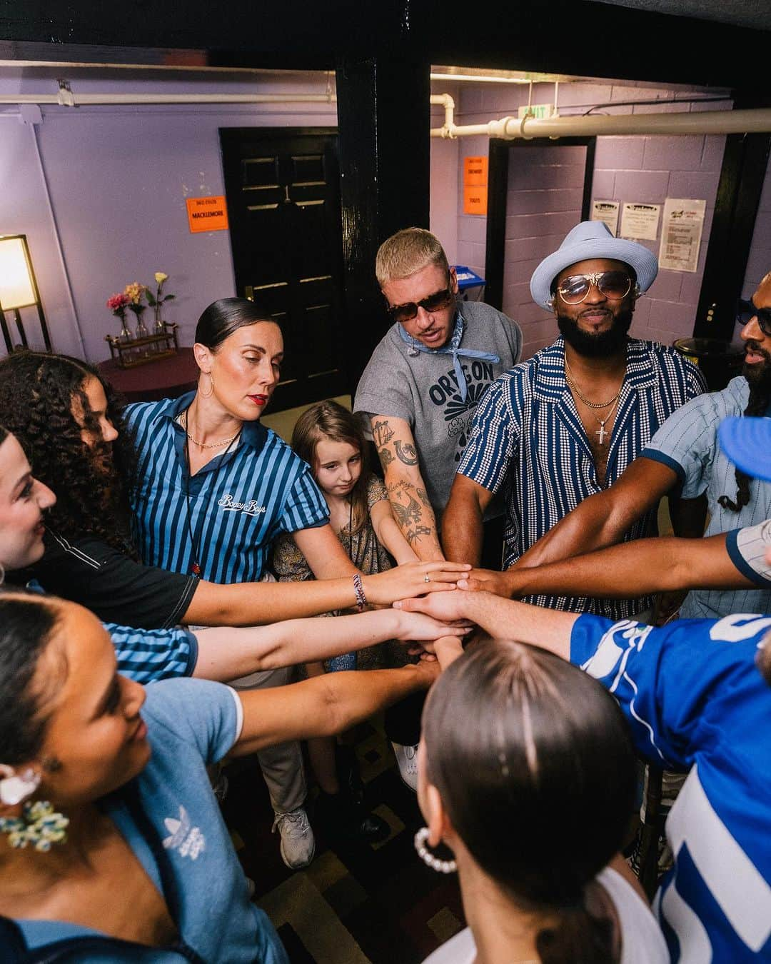 マックルモアーさんのインスタグラム写真 - (マックルモアーInstagram)「Portland brought me back to the essence. The fundamentals. 2 nights in a 2,000 cap room. No ventilation, no air conditioning, perfectly grimy, “I can see everyone in here”, sweat induced energy vibrating off the walls. It was our first shows back in the Northwest this year and we got October 80 degree Portland days and T-Shirt nights. To top it off Sloane came down to kick off her 10 day tour run with us, which brought a new level of heart connection. Sharing moments with her after being away for the majority of the year has elevated my level of joy and gratitude so much. The love was abundant from everyone in the building both nights as we tried new songs, switched it up and got open. The City Of Roses hit different this time around, in the most beautiful way. Love you all 🌹」10月11日 1時36分 - macklemore