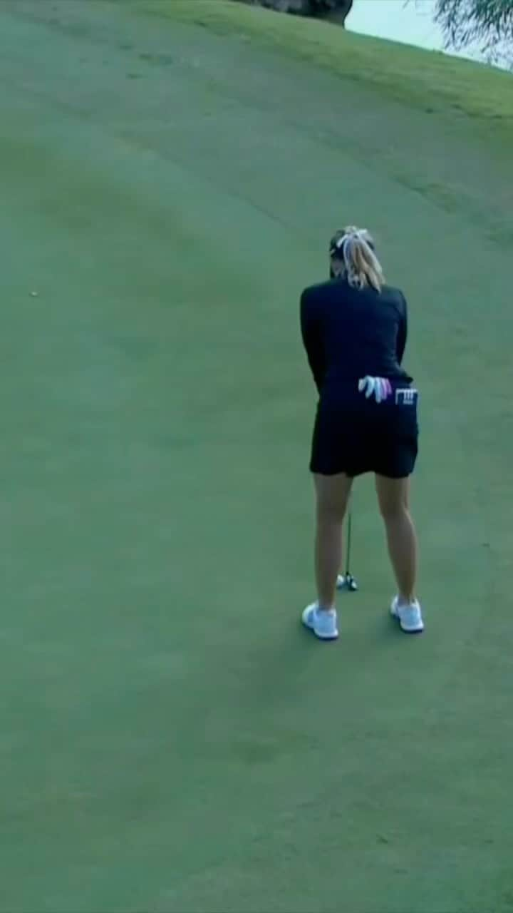 ポーラ・クリーマーのインスタグラム：「How long is this putt!? 😲 #LPGALookBack」