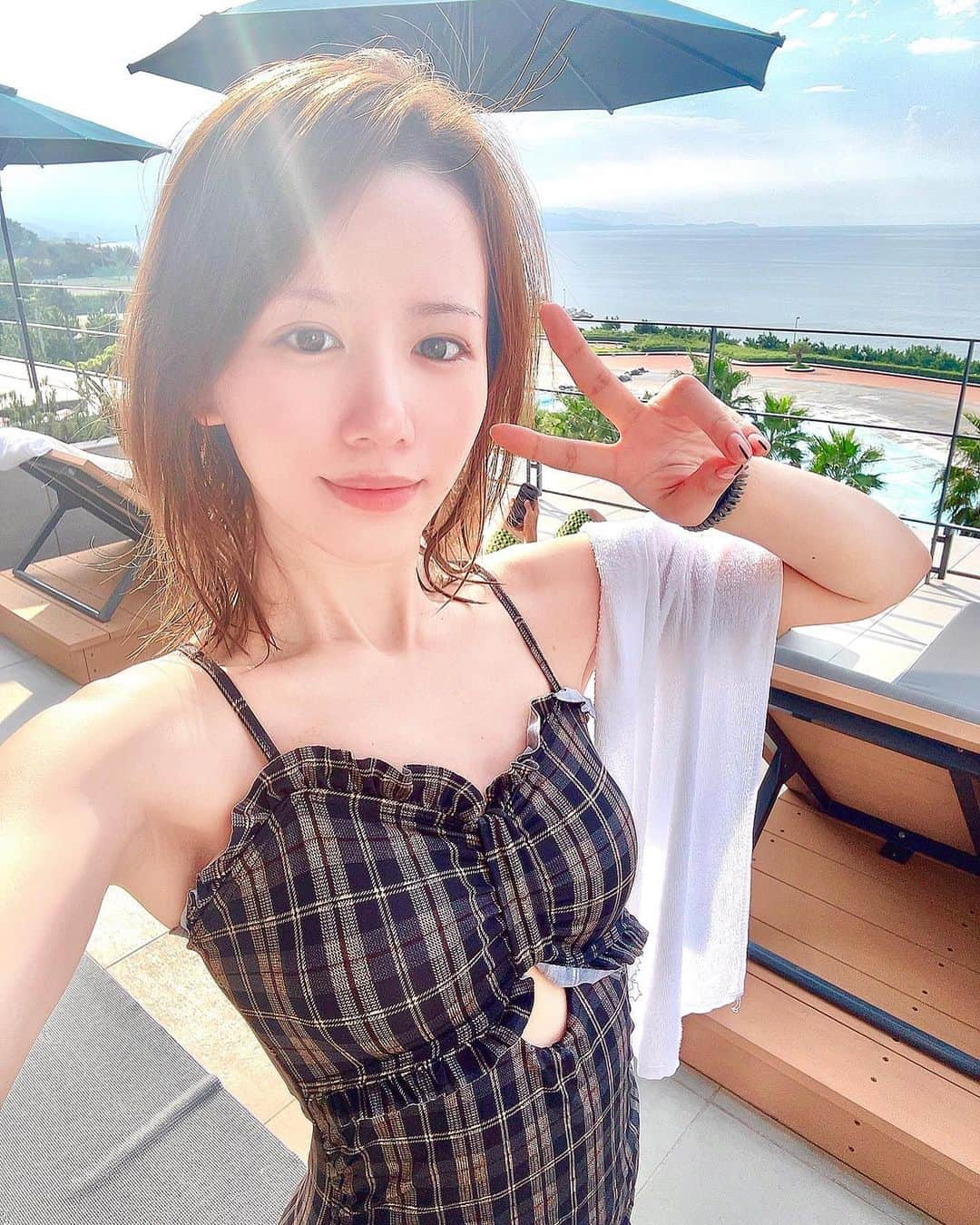 原望奈美のインスタグラム：「夏⁣、終わったわね🥹 ⁣ ⁣今年は夏も満喫できず 夏を感じることもなく終わるんだな  とか思っていたはずだった  めっちゃ今年何年ぶりかしら？ ってほど夏を満喫できて あ〜人間してる！って思えた2023年の夏☀️ ⁣ ⁣ ⁣秋はあっという間に過ぎて 冬は不意にはじまるのだろうね！ ⁣ ⁣ ⁣ちょっとづつ、10月までの思い出を投稿していくわよん📷 ⁣  #大磯プリンスホテル #サウナ旅行 #サウナホテル #サウナ女子 #サウナ旅行 #温水プール #水着 #水着コーデ #ロウリュサウナ #おすすめサウナ #外気浴 #温泉旅行 #ドライブ #sauna #tokyotravel #tokyosauna #travelphotography #filmphotography  #찜질방 #일본사우나 #일본찜질방 #일본여행 #수영장 #데일리패션 #필름카메라 #여행스냅 #힐링여행 #얼스타그램 #인스타패션 #메이크업」