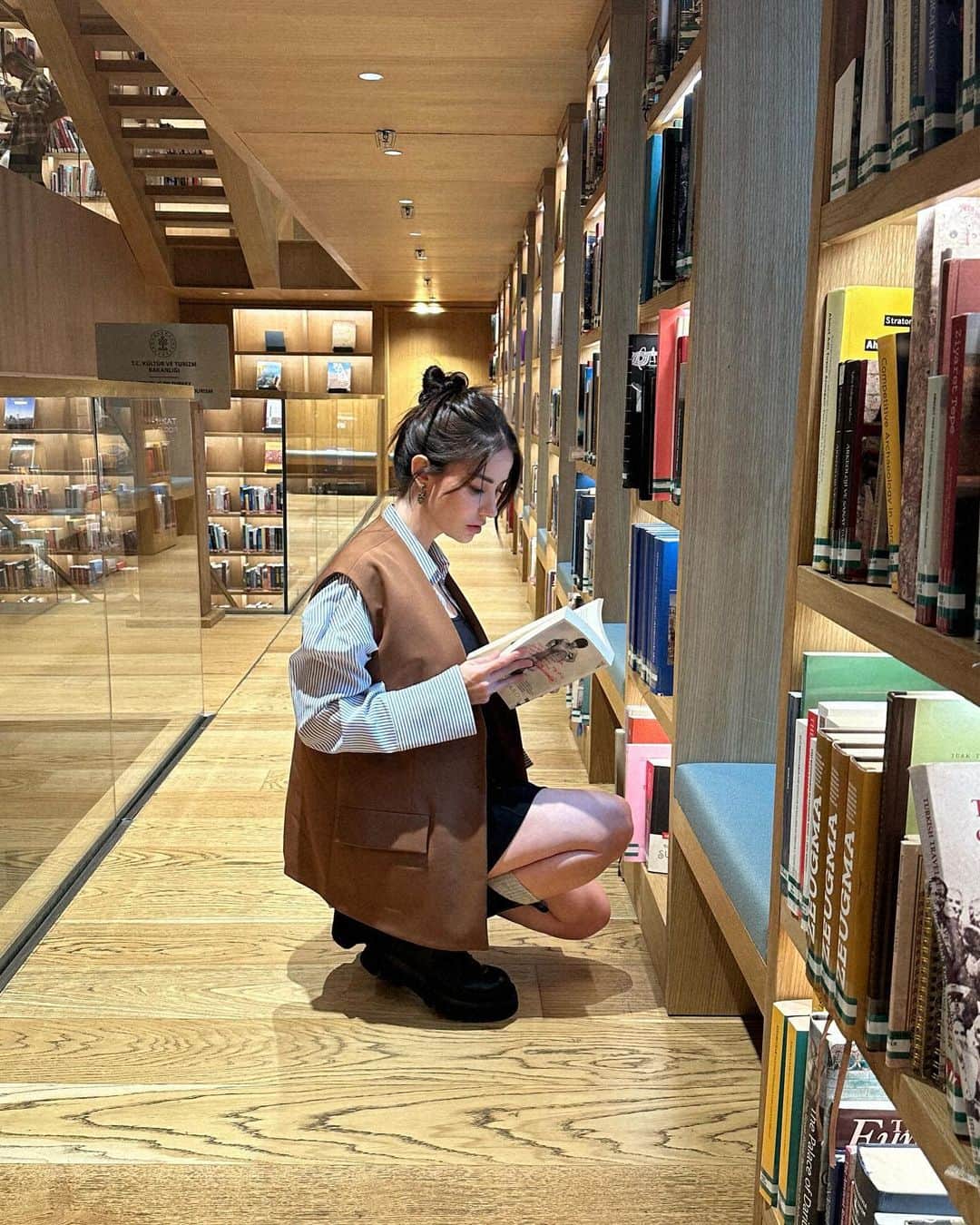 Ozge Gurelのインスタグラム：「Shh!! 🤫」