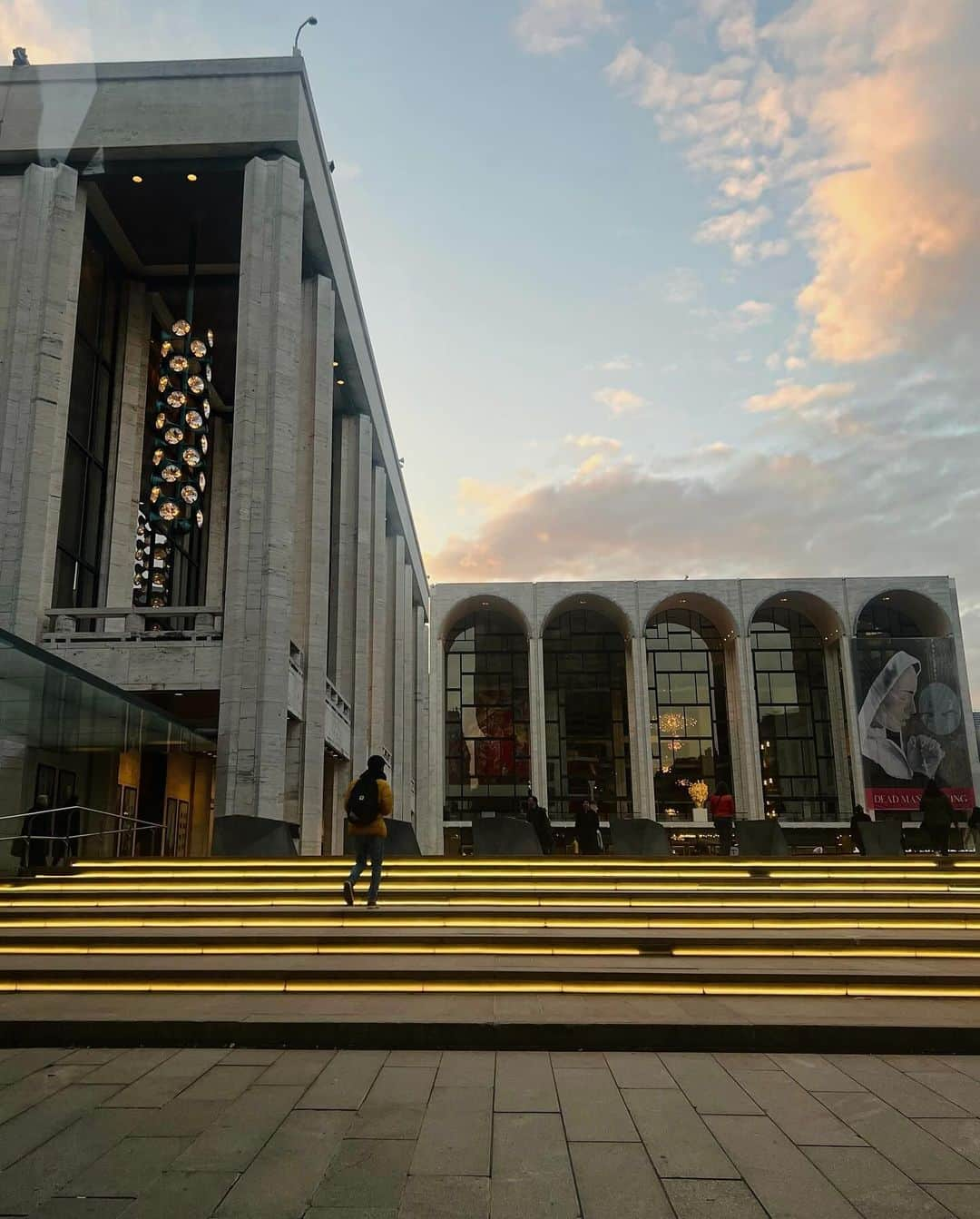 エリザベス・ギリースさんのインスタグラム写真 - (エリザベス・ギリースInstagram)「Beautiful night at the @nycballet with @kristinmcnamara & @reformation 🩰🖤」10月11日 1時54分 - lizgillz