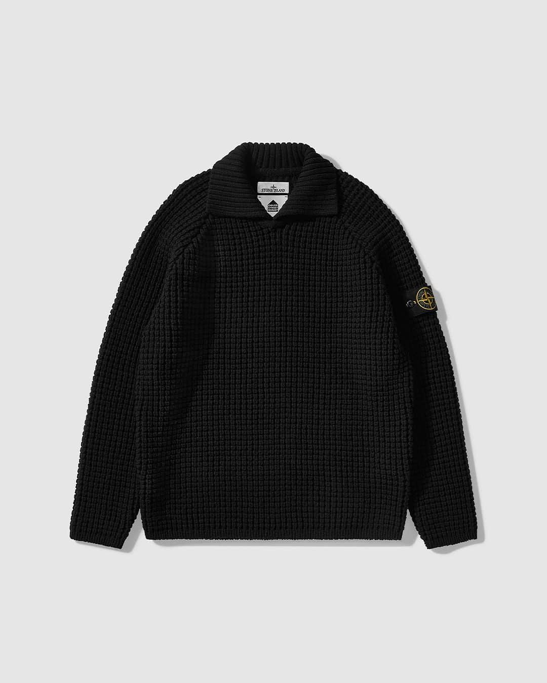 DOVER STREET MARKET GINZAさんのインスタグラム写真 - (DOVER STREET MARKET GINZAInstagram)「STONE ISLAND | DOVER STREET MARKET⁠ ⁠ The special capsule is all black and features a serigraphic Dover Street Market print offset under the iconic Stone Island badge.⁠ ⁠ The 20 piece collection features - amongst others - coats made in Garment Dyed David-TC, the iconic fabric, born from the Stone Island research, and monochromatic Ghost pieces.⁠ ⁠ Available at Dover Street Market London on 12 October 2023, housed within a special in-store installation, featuring an army of statues in deep black - a colour so black that it absorbs over 99% of light. ⁠ ⁠ Available at Dover Street Market Ginza on 14 October 2023. An installation of archival Pure Metal Shell jackets will be housed in the store’s iconic Elephant Space. ⁠ ⁠ Visit the Dover Street Market website to enter the raffle.⁠ ⁠ @stoneisland_official⁠ @doverstreetmarketlondon⁠ @doverstreetmarketginza」10月11日 2時00分 - doverstreetmarketginza