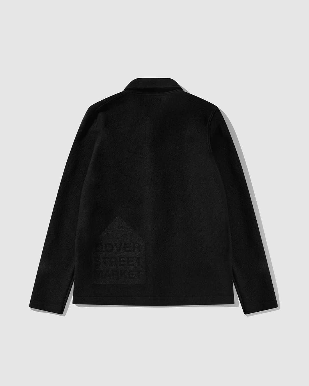 DOVER STREET MARKET GINZAさんのインスタグラム写真 - (DOVER STREET MARKET GINZAInstagram)「STONE ISLAND | DOVER STREET MARKET⁠ ⁠ The special capsule is all black and features a serigraphic Dover Street Market print offset under the iconic Stone Island badge.⁠ ⁠ The 20 piece collection features - amongst others - coats made in Garment Dyed David-TC, the iconic fabric, born from the Stone Island research, and monochromatic Ghost pieces.⁠ ⁠ Available at Dover Street Market London on 12 October 2023, housed within a special in-store installation, featuring an army of statues in deep black - a colour so black that it absorbs over 99% of light. ⁠ ⁠ Available at Dover Street Market Ginza on 14 October 2023. An installation of archival Pure Metal Shell jackets will be housed in the store’s iconic Elephant Space. ⁠ ⁠ Visit the Dover Street Market website to enter the raffle.⁠ ⁠ @stoneisland_official⁠ @doverstreetmarketlondon⁠ @doverstreetmarketginza」10月11日 2時00分 - doverstreetmarketginza