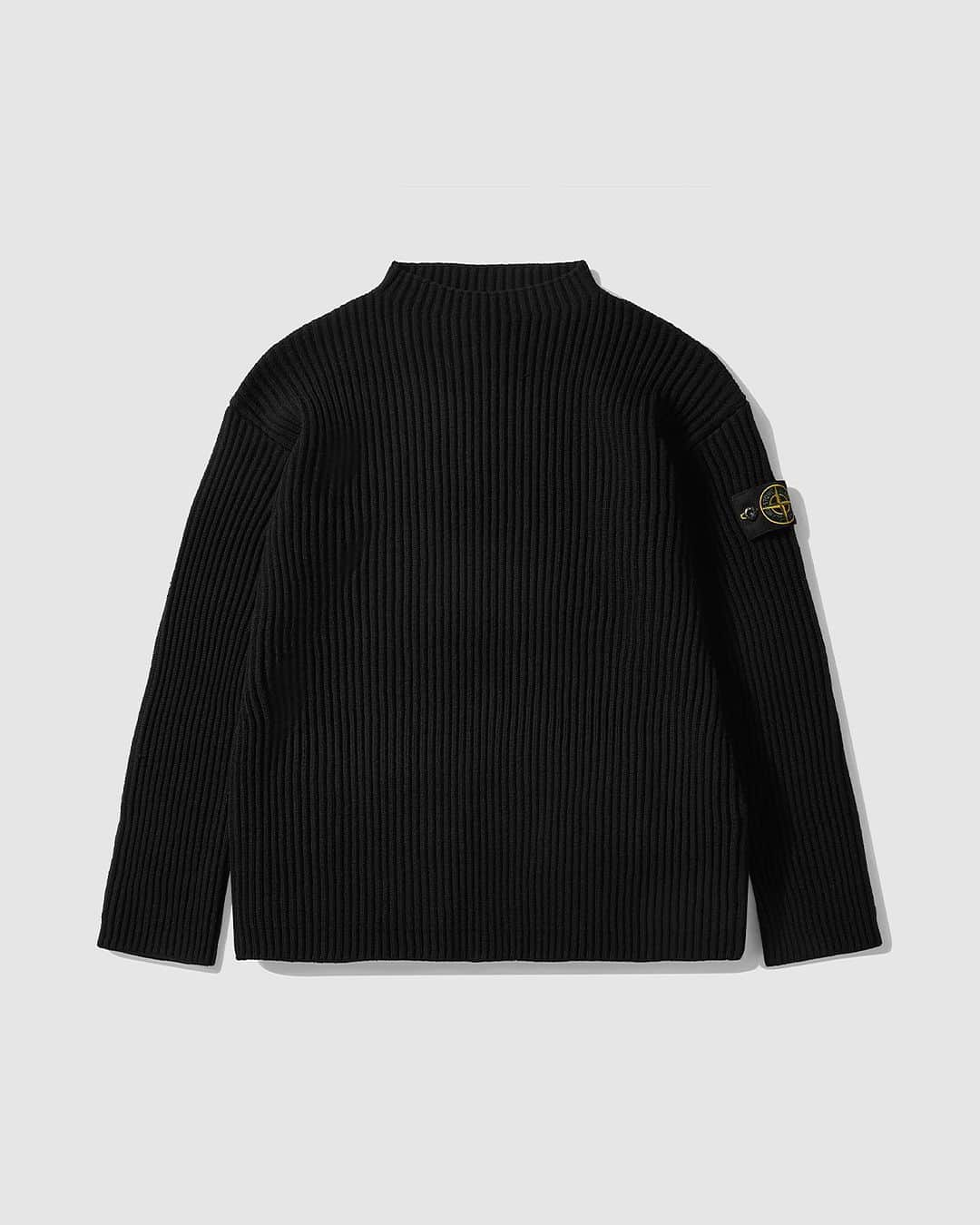 DOVER STREET MARKET GINZAさんのインスタグラム写真 - (DOVER STREET MARKET GINZAInstagram)「STONE ISLAND | DOVER STREET MARKET⁠ ⁠ The special capsule is all black and features a serigraphic Dover Street Market print offset under the iconic Stone Island badge.⁠ ⁠ The 20 piece collection features - amongst others - coats made in Garment Dyed David-TC, the iconic fabric, born from the Stone Island research, and monochromatic Ghost pieces.⁠ ⁠ Available at Dover Street Market London on 12 October 2023, housed within a special in-store installation, featuring an army of statues in deep black - a colour so black that it absorbs over 99% of light. ⁠ ⁠ Available at Dover Street Market Ginza on 14 October 2023. An installation of archival Pure Metal Shell jackets will be housed in the store’s iconic Elephant Space. ⁠ ⁠ Visit the Dover Street Market website to enter the raffle.⁠ ⁠ @stoneisland_official⁠ @doverstreetmarketlondon⁠ @doverstreetmarketginza」10月11日 2時00分 - doverstreetmarketginza