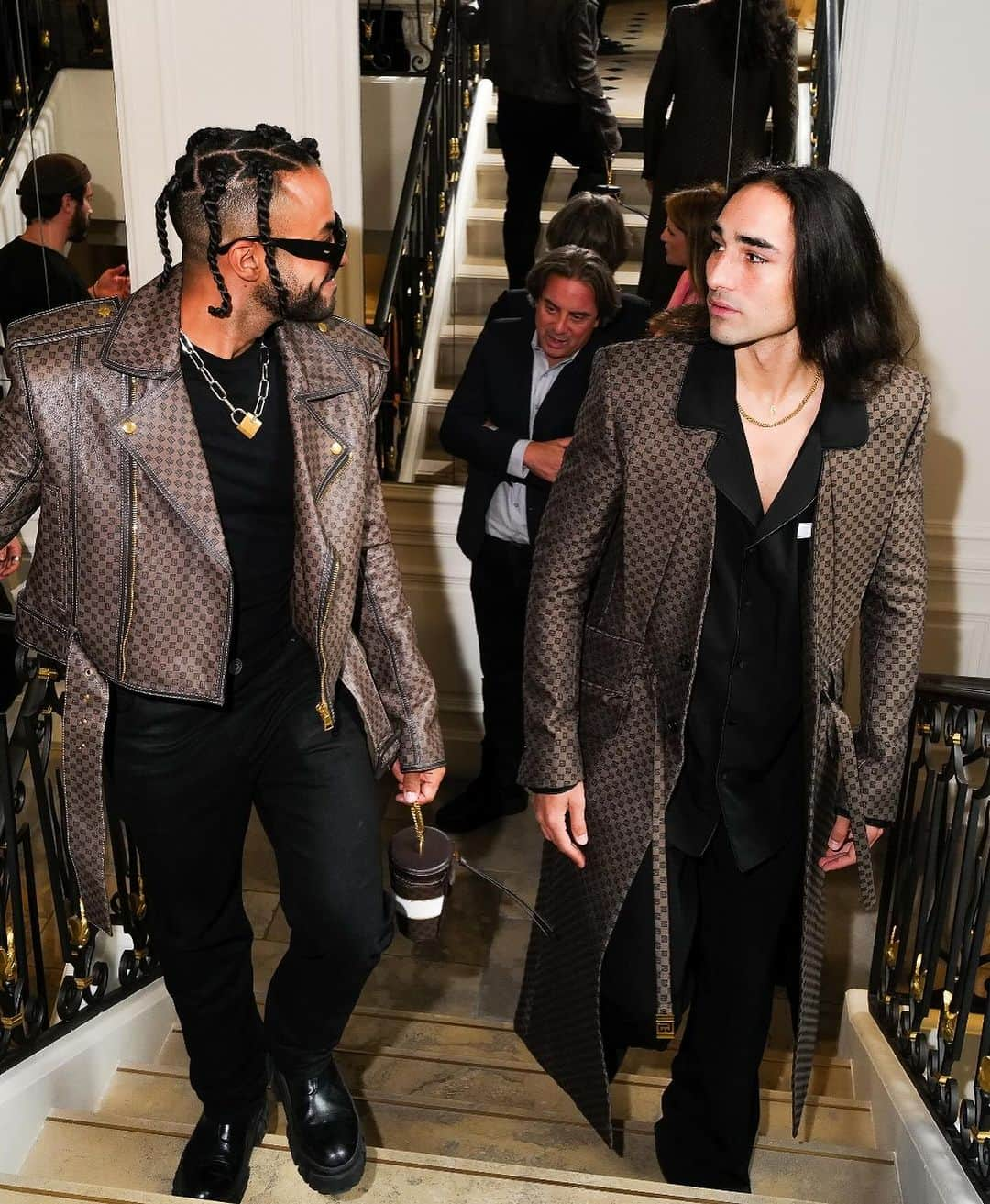 ウィリー・カルティエさんのインスタグラム写真 - (ウィリー・カルティエInstagram)「Love, friends, talent and style all at @balmain to celebrate the newest men’s collection of @olivier_rousteing Thank you @migueldana for choosing this iconic coat for me.」10月11日 2時14分 - willycartier